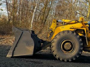 Eine Baumaschine in der Natur